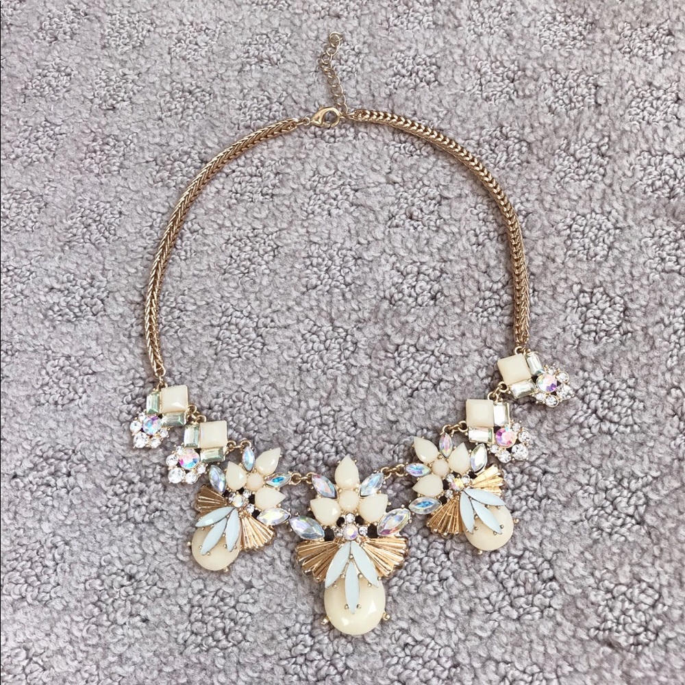 Women Floral Linked Necklace